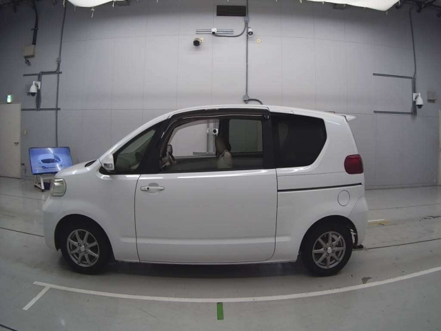 TOYOTA PORTE 2012