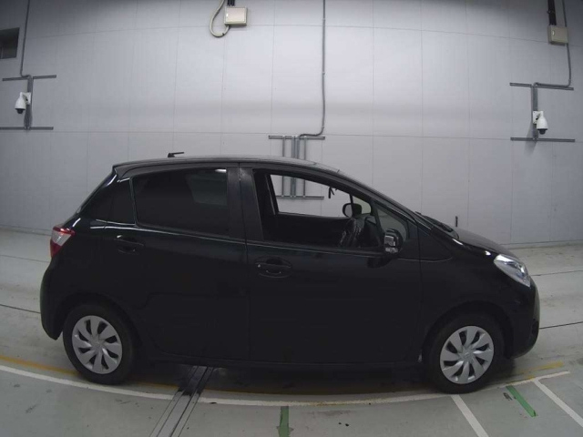 TOYOTA VITZ 2019