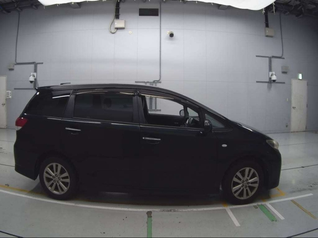 TOYOTA WISH 2011