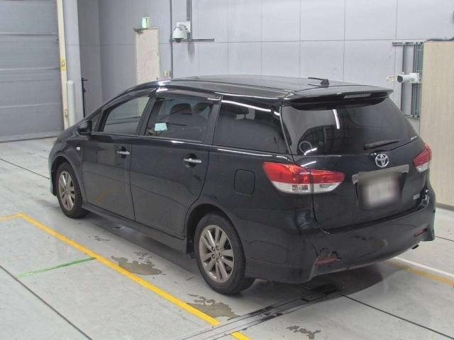 TOYOTA WISH 2011