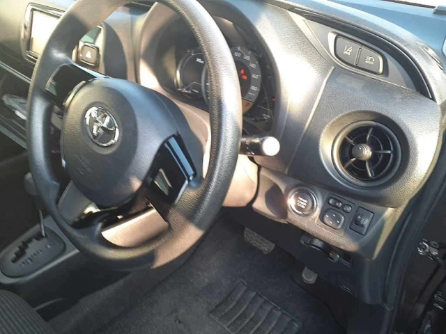 TOYOTA VITZ 2019