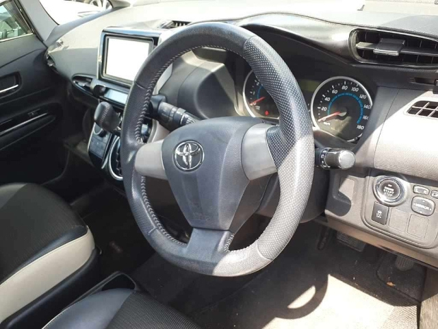 TOYOTA WISH 2011
