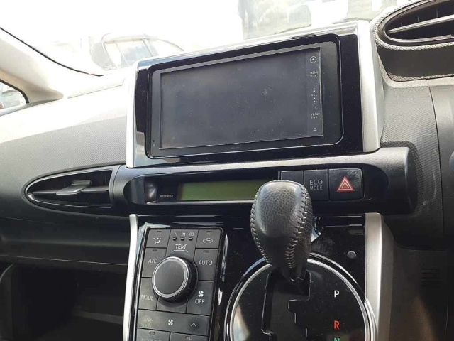 TOYOTA WISH 2011