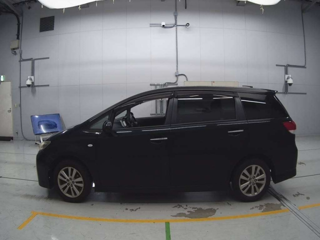 TOYOTA WISH 2011