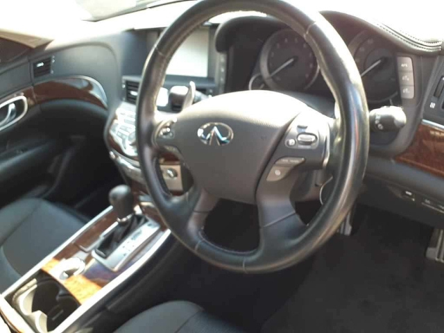 NISSAN FUGA 2015