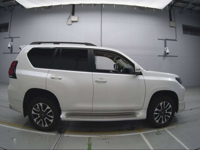 TOYOTA LAND CRUISER PRADO 2021