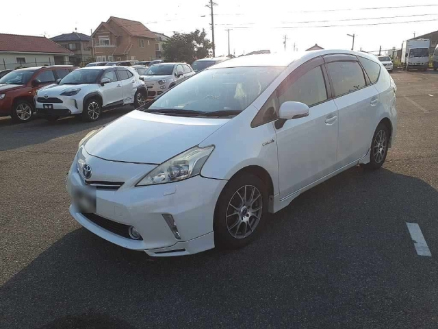 TOYOTA PRIUS ALPHA 2013