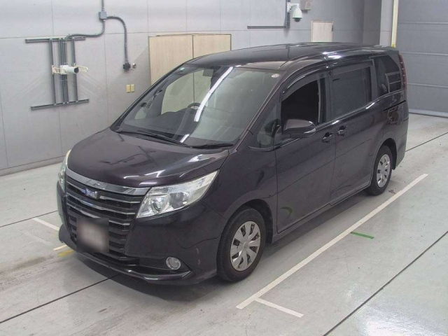 TOYOTA NOAH 2014