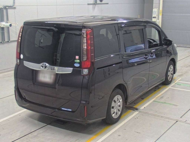 TOYOTA NOAH 2014