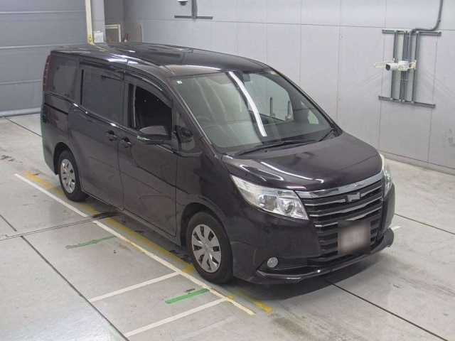 TOYOTA NOAH 2014