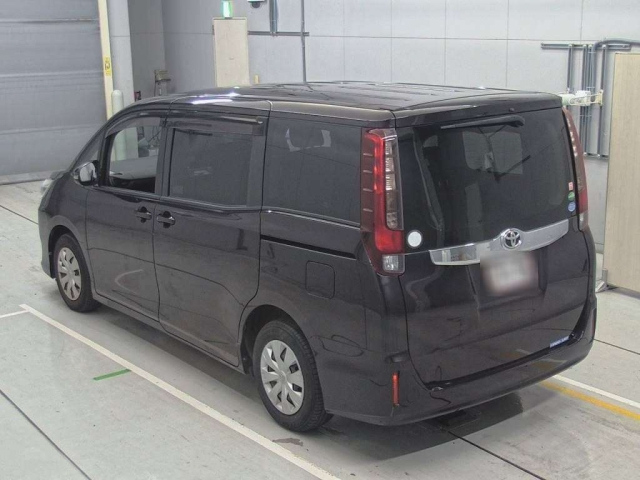 TOYOTA NOAH 2014