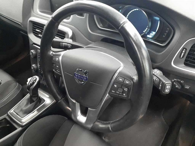 VOLVO V40 2014