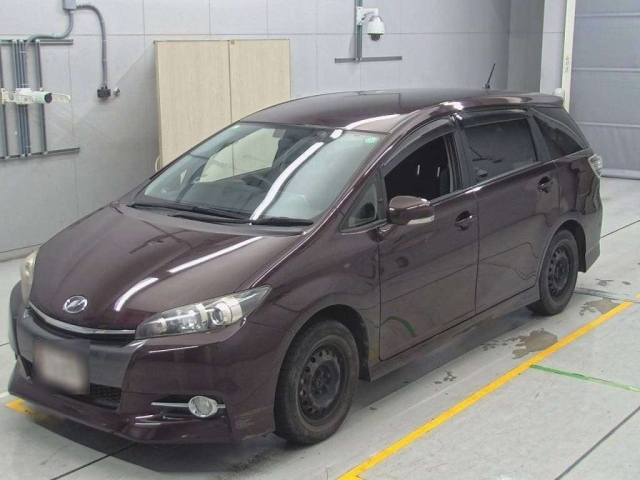 TOYOTA WISH 2013
