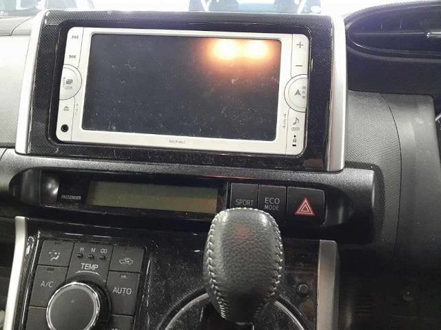 TOYOTA WISH 2013