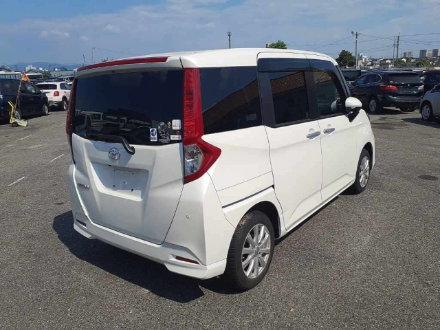 TOYOTA ROOMY 2023