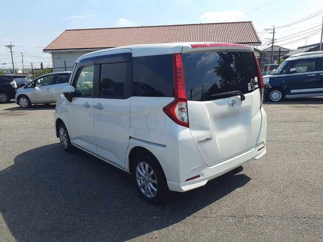 TOYOTA ROOMY 2023