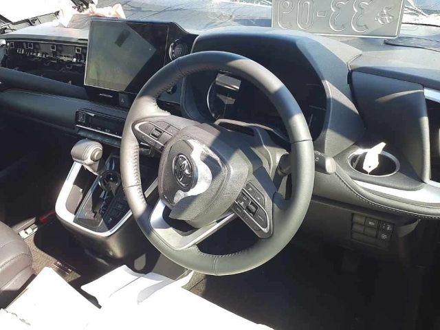 TOYOTA NOAH 2024