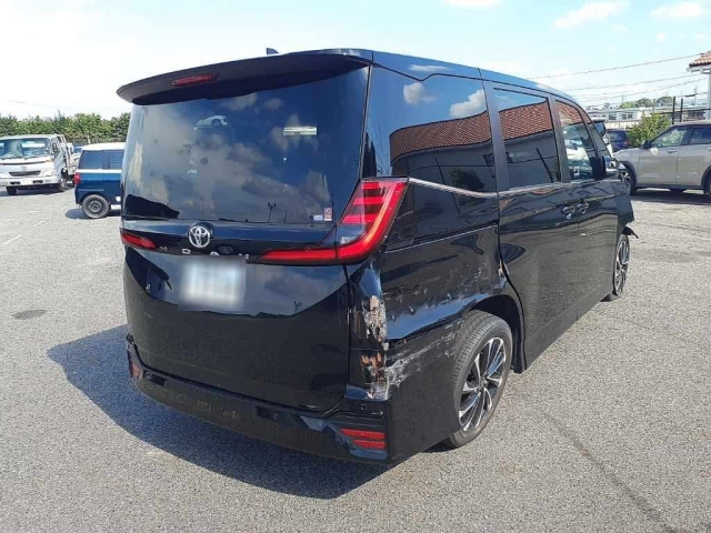 TOYOTA NOAH 2024