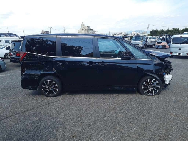 TOYOTA NOAH 2024
