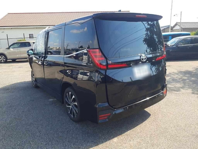 TOYOTA NOAH 2024