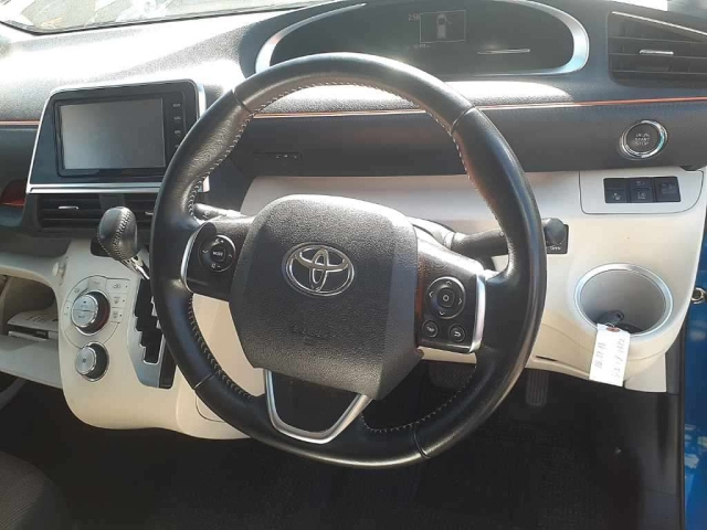 TOYOTA SIENTA 2016