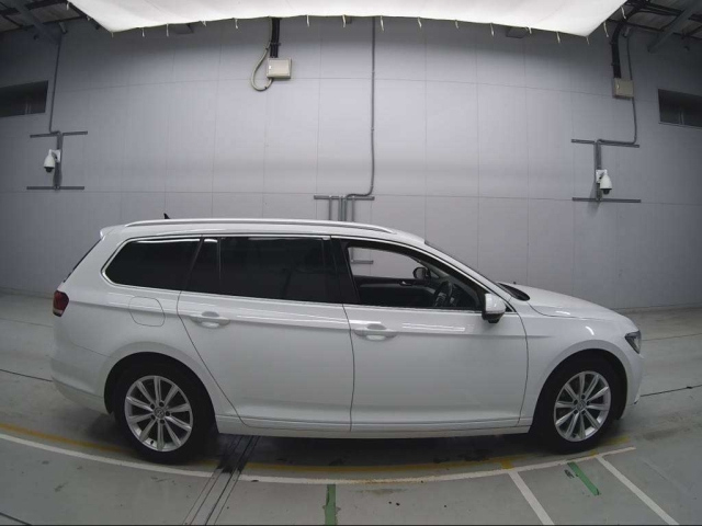 VOLKSWAGEN PASSAT VARIANT 2016