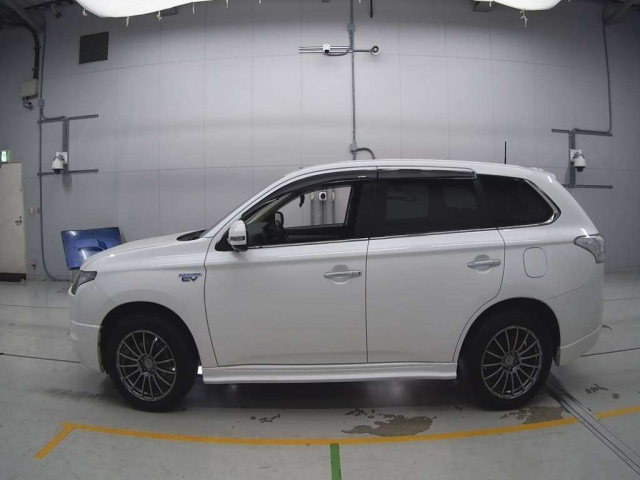 MITSUBISHI OUTLANDER PHEV 2013