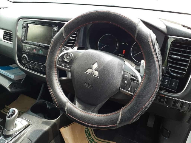 MITSUBISHI OUTLANDER PHEV 2013