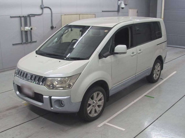 MITSUBISHI DELICA D5 2013