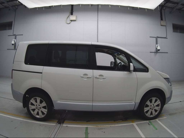 MITSUBISHI DELICA D5 2013