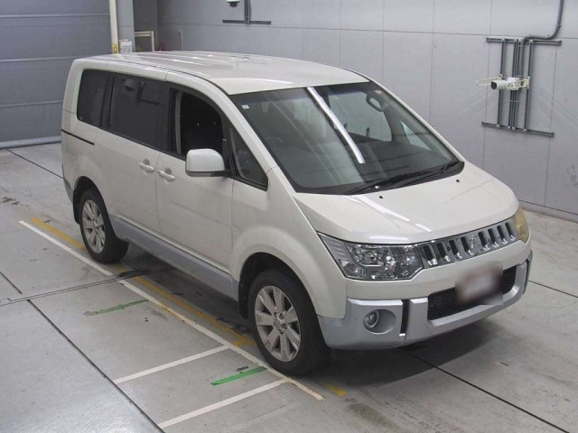 MITSUBISHI DELICA D5 2013
