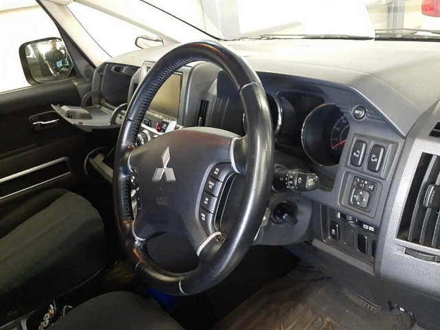 MITSUBISHI DELICA D5 2013