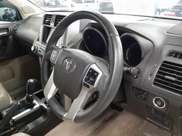 TOYOTA LAND CRUISER PRADO 2010