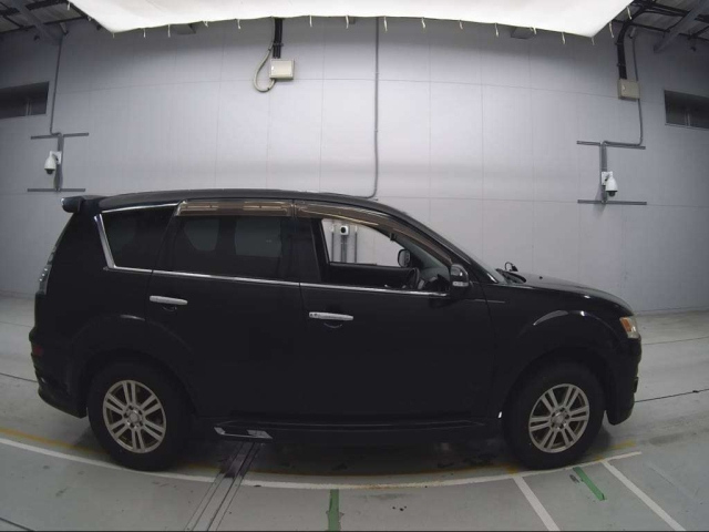 MITSUBISHI OUTLANDER 2011