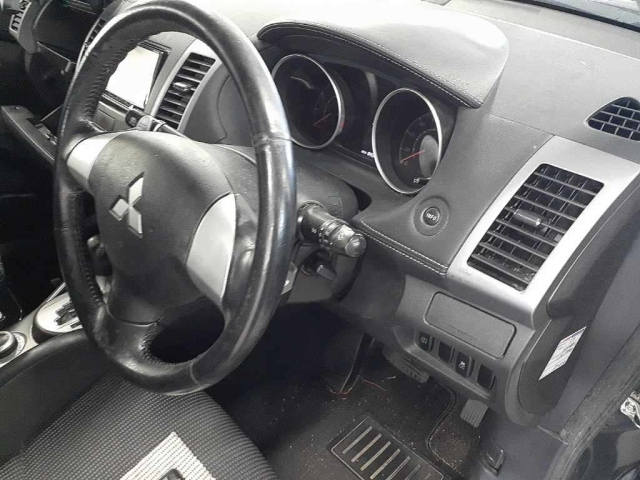 MITSUBISHI OUTLANDER 2011