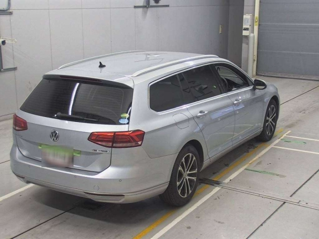 VOLKSWAGEN PASSAT VARIANT 2015