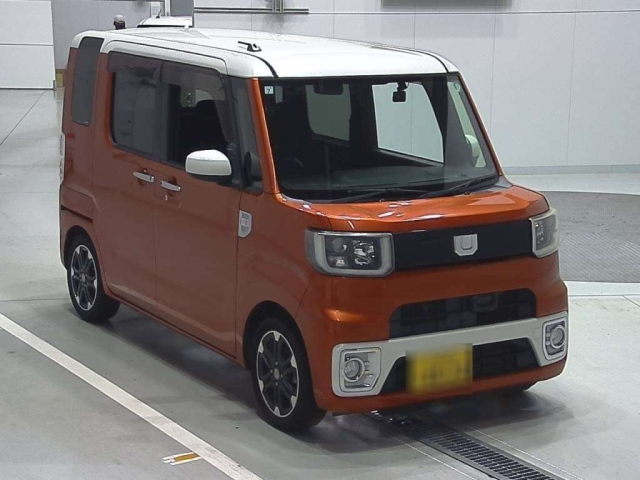 DAIHATSU WAKE 2015