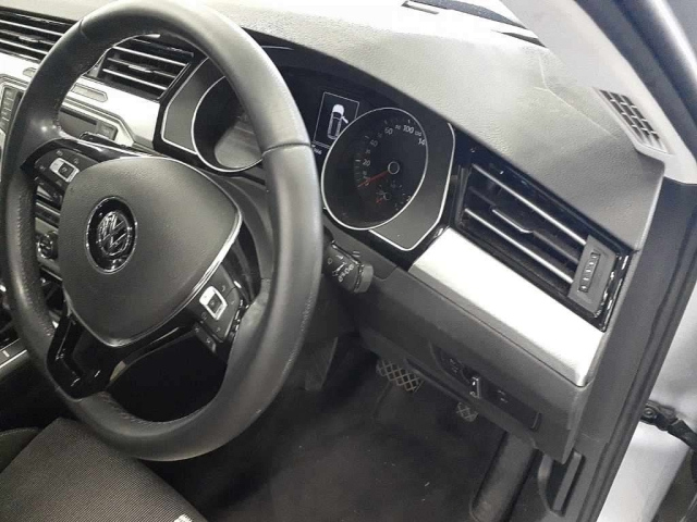 VOLKSWAGEN PASSAT VARIANT 2015