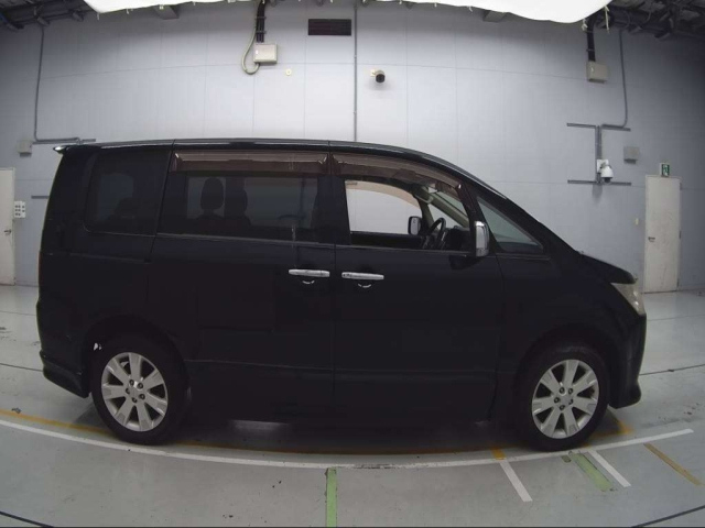 MITSUBISHI DELICA D5 2010
