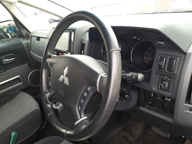MITSUBISHI DELICA D5 2010