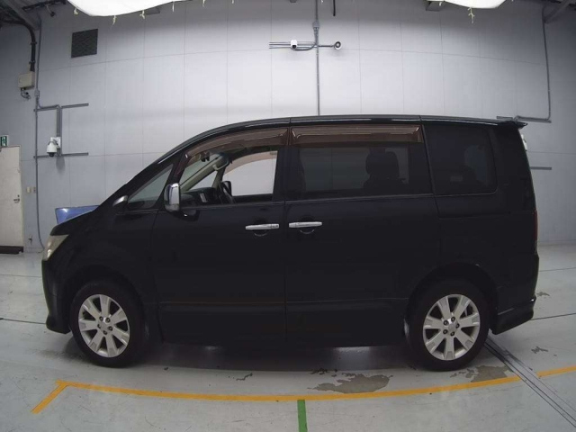 MITSUBISHI DELICA D5 2010