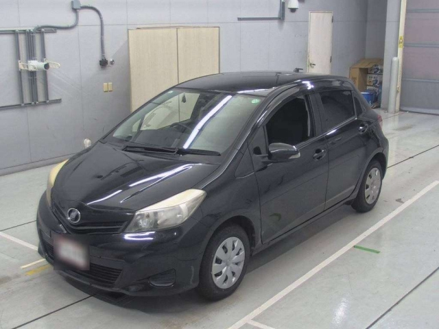 TOYOTA VITZ 2013