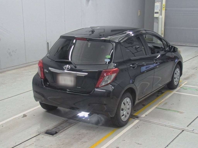 TOYOTA VITZ 2013