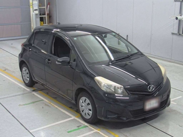 TOYOTA VITZ 2013