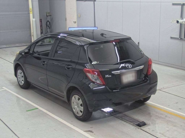 TOYOTA VITZ 2013