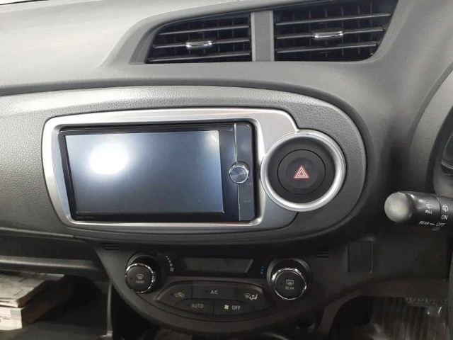 TOYOTA VITZ 2013