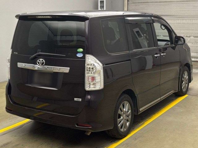 TOYOTA VOXY 2012