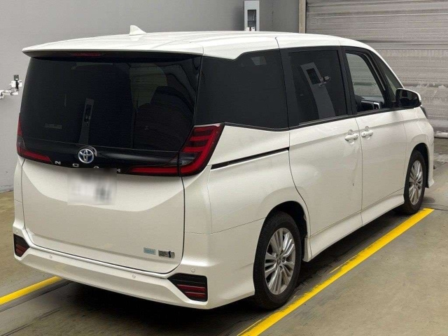 TOYOTA NOAH 2023