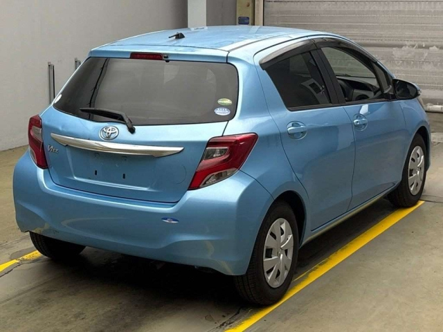 TOYOTA VITZ 2015