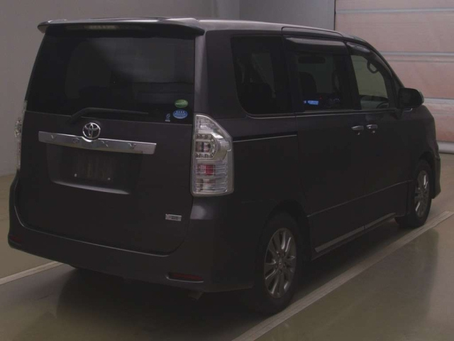 TOYOTA VOXY 2012